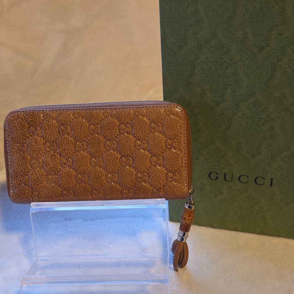 Gucci Tan Leather Wallet with Bamboo Tassel‎